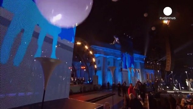 ادامه سالگرد فرو ریختن دیوار برلین با رها کردن هزاران بادکنک