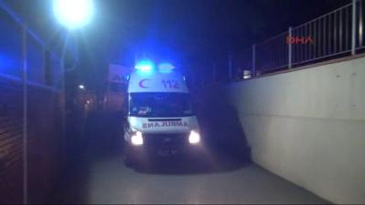 Adıyaman?da Minibüs ile Otomobil Çarpıştı 6 Yaralı