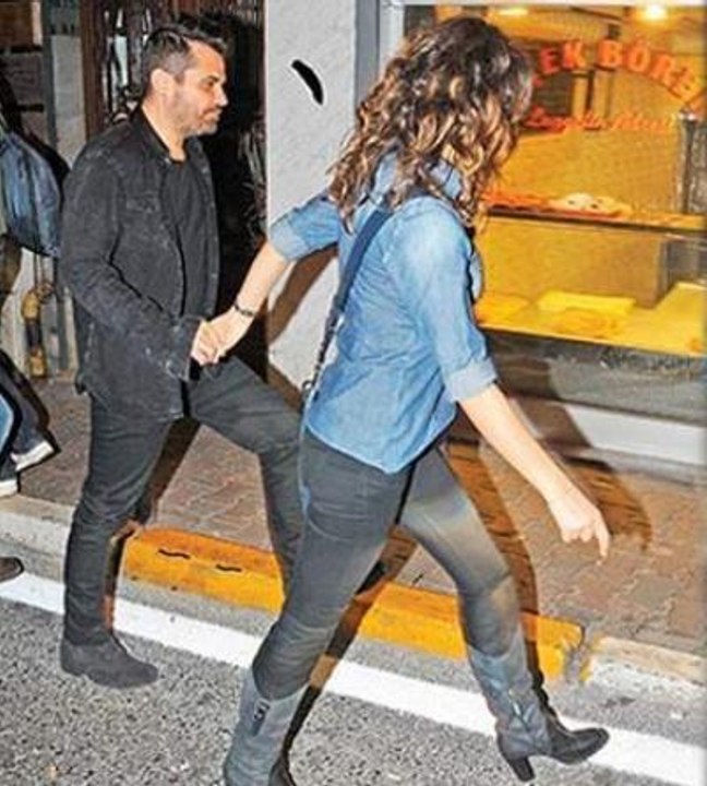 Beren Saat Alkolü Fazla Kaçırınca Ayakta Duramadı