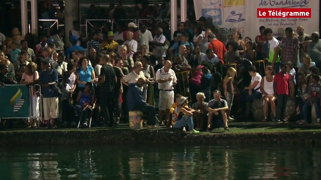 Route du Rhum. Interview de Loïck Peyron à l'arrivée