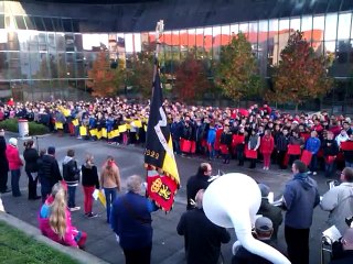Commémoration du 11 novembre - 500 enfants des écoles communales de Mouscron chantent la Brabançonne