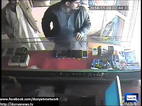 Dunya News - Dunya TV receives CCTV footage of a Mobile Shop robbery in Chiniot