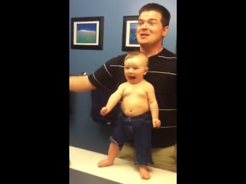 Baby adorably flexes muscles with dad