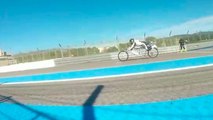 Il dépasse les 300 km/h sur un vélo