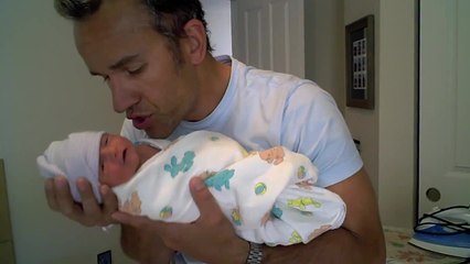 How to adorably swaddle your newborn baby