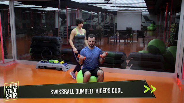 Ön Kol Kaslarını Çalıştırmak için Swissball Dumbell Biceps Curl - Her Yerde Spor