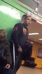 Ladrón roba teléfono en el metro