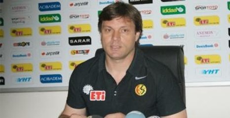 Ertuğrul Sağlam İstifa Etti, Yönetim Hocayı Bırakmıyor