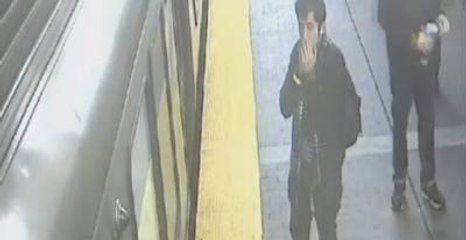 ABD'li Genç, Gözünün Önünde Ölen Kadının Telefonunu Çaldı