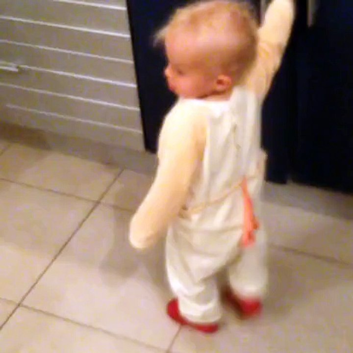 les bêtises d'Alix (15 mois)