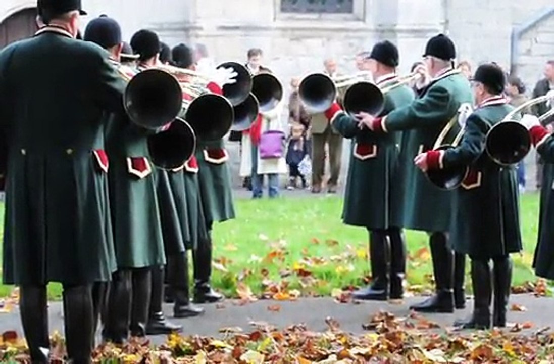 Messe de St Hubert du Rallye Trois Forêts par les trompes de Luzarches.