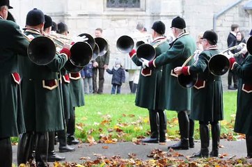Messe de St Hubert du Rallye Trois Forêts par les trompes de Luzarches.