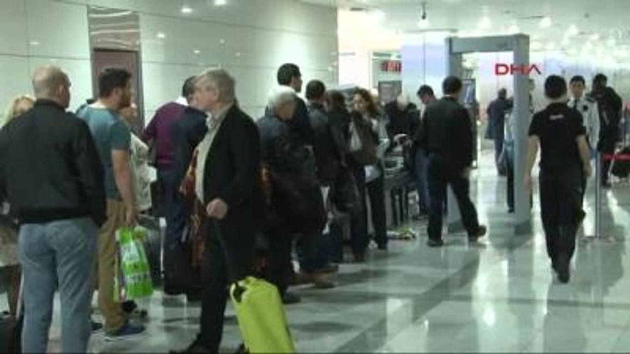 Yolcunun Belindeki Şişkinlik Bomba Paniğine Yol Açtı