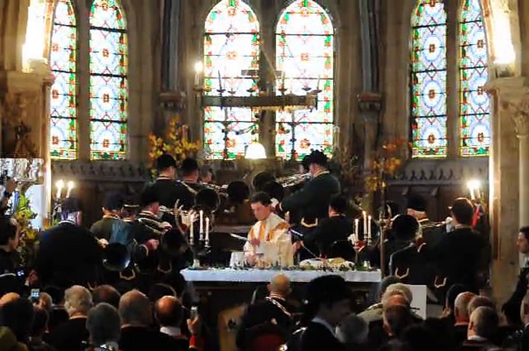 Messe de St Hubert du Rallye Trois Forêts par les trompes de Luzarches.