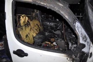 Pendik'te 3 Araç Kundaklandı