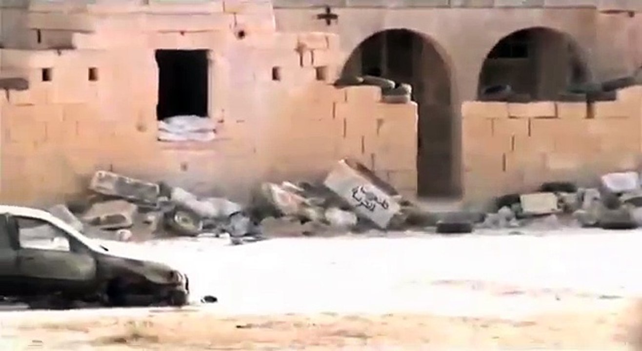 Syrie: Un petit garçon courageux sauve une fille d'un Sniper