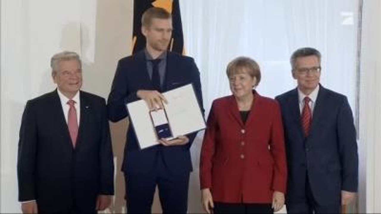 Panzerler'e Gümüş Defne Yaprağı Nişanı