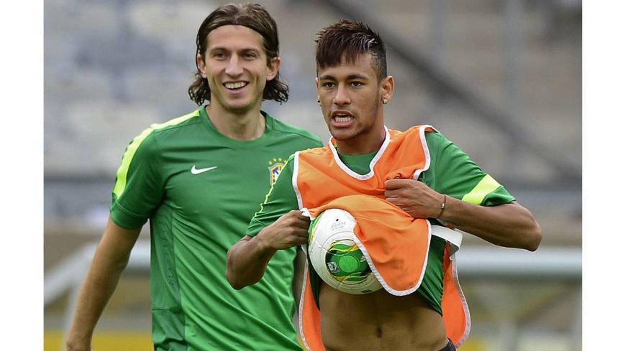 Filipe Luis humilie Neymar !