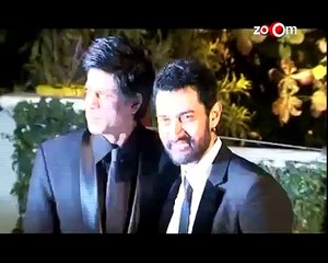 Descargar video: salman-khan-enjoying-shahrukh-khan-and-aamir-khans-competition-bollywood-new