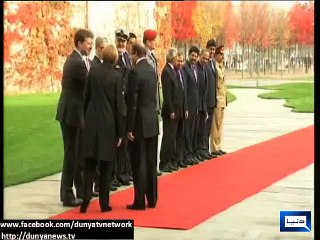 Video herunterladen: Dunya News - Nawaz Sharif receives Guard of Honor in Berlin amidst Pakistan anthem