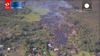 Hawaii'de kızgın lavlar bir evi kül etti