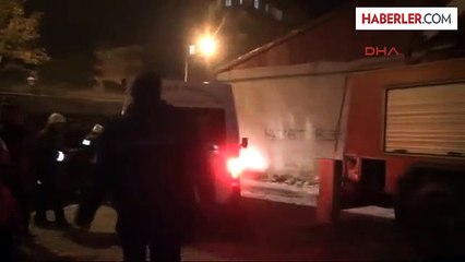Kars'ta Asırlık Ahşap Ev Alev Alev Yandı