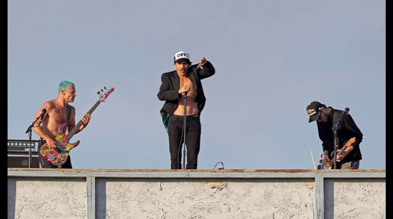 Red Hot Chili Peppers - The Adventures of Rain Dance Maggie