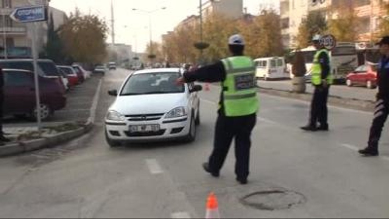 Trafik Polisleri Aşure İkram Etti