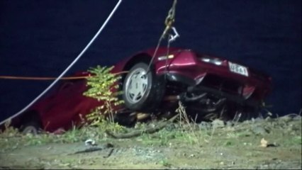 En instance de divorce, il jette la voiture de sa femme dans la rivière