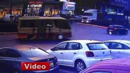 Tır Altına Aldığı Otomobili 50 Metre Sürükledi