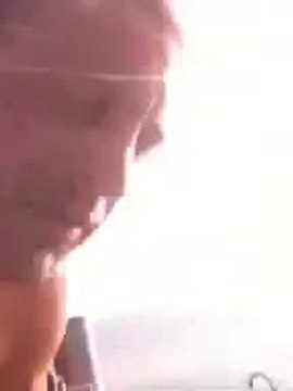 Idée débile du jour : il saute sur un requin tigre