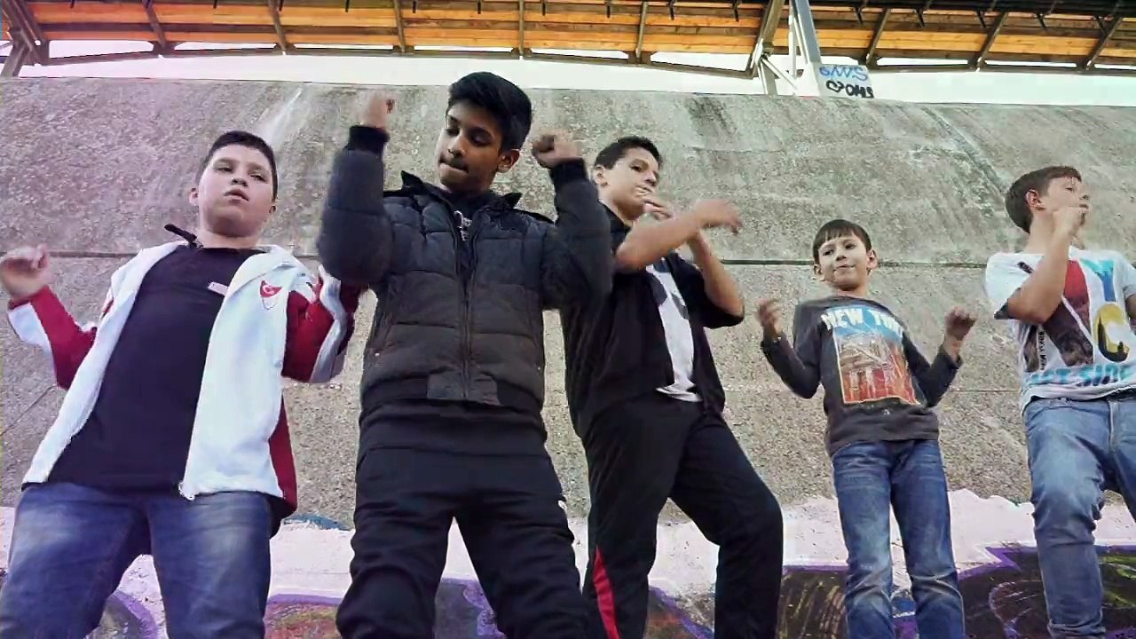 Beggin for Thread - Banks (unOfficial Video)