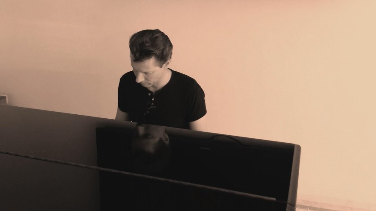 "Je t'emmène avec moi" (After Version) Composé, écrit, produit et filmé par Ivanenko.