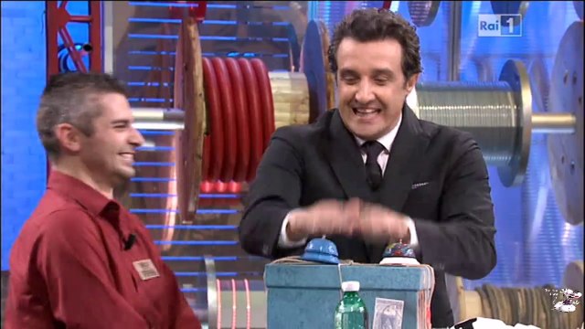 Flavio Insinna, il concorrente di Affari Tuoi e due campanelli