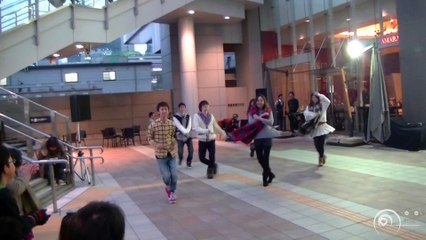 フラッシュモブ サプライズ プロポーズ JR大阪駅 カリヨン広場 「You belong with me」"Natalie Emmons" "Flash Mob Surprise Proposal"
