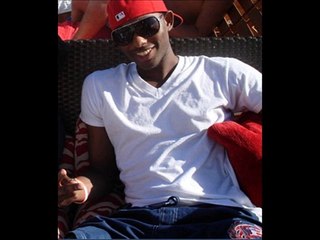 KIM KARDASHIAN BARES ALL IN PARIS ON MAGAZINE COVER 2014