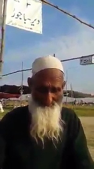 an old person reaching Raiwind Almi Ijtemah on cycle from bunair to raiwind in five days