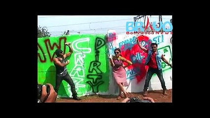 The lead actors of upcoming film ‘Kill Dil’, Ranveer Singh, Parineeti Chopra and Ali Zafar turned graffiti painters to promote their film in Mumbai