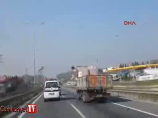E-5'te polis kovaladı, zanlı kaçtı