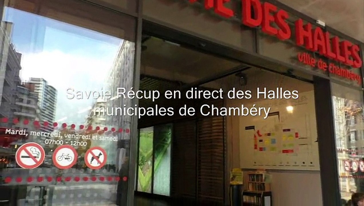 Bibliothèques Libres Nouveauté à l'entrée des Halles municipales