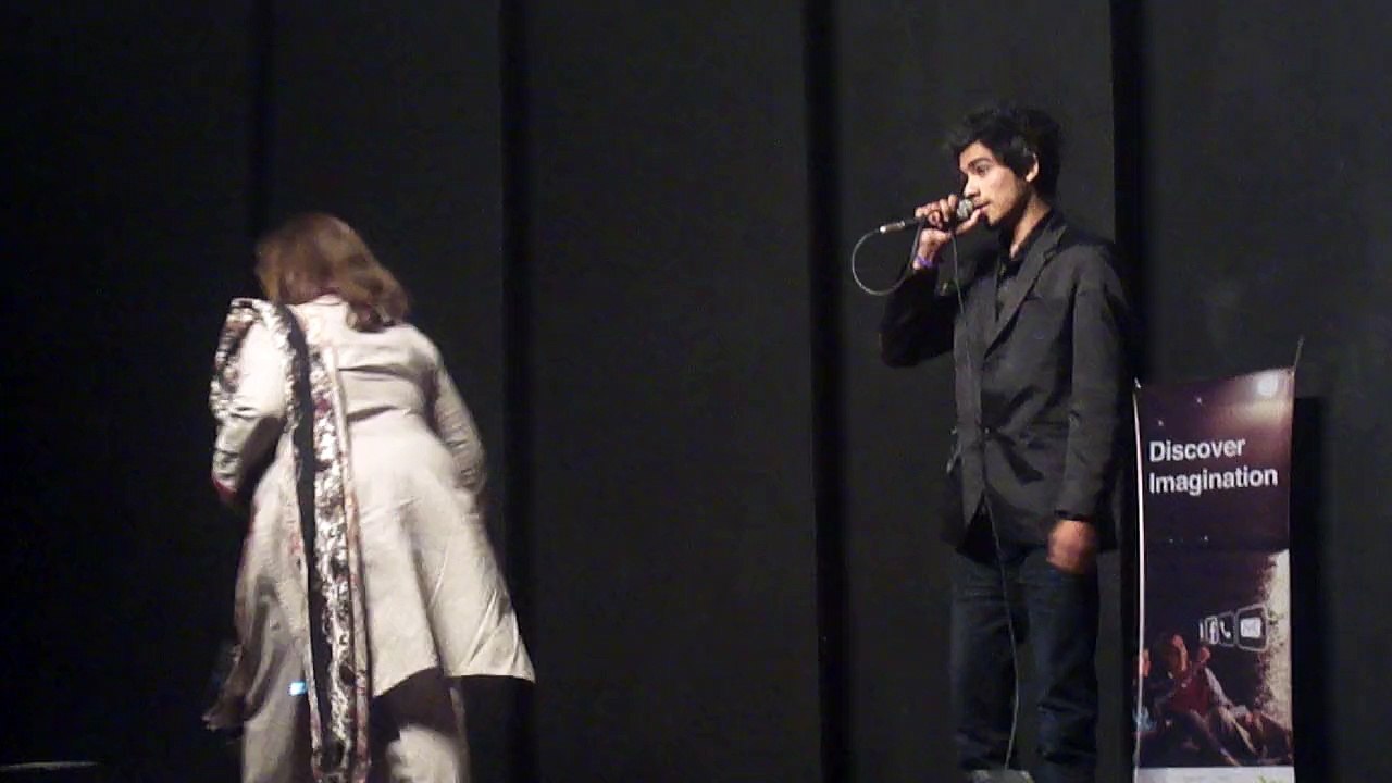 Zeeshan Ali performing lagan lagi tum se man ki lagan at LCWU