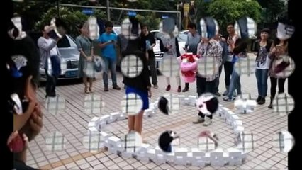 Il lui fait sa demande en mariage avec 99 iPhone, elle refuse