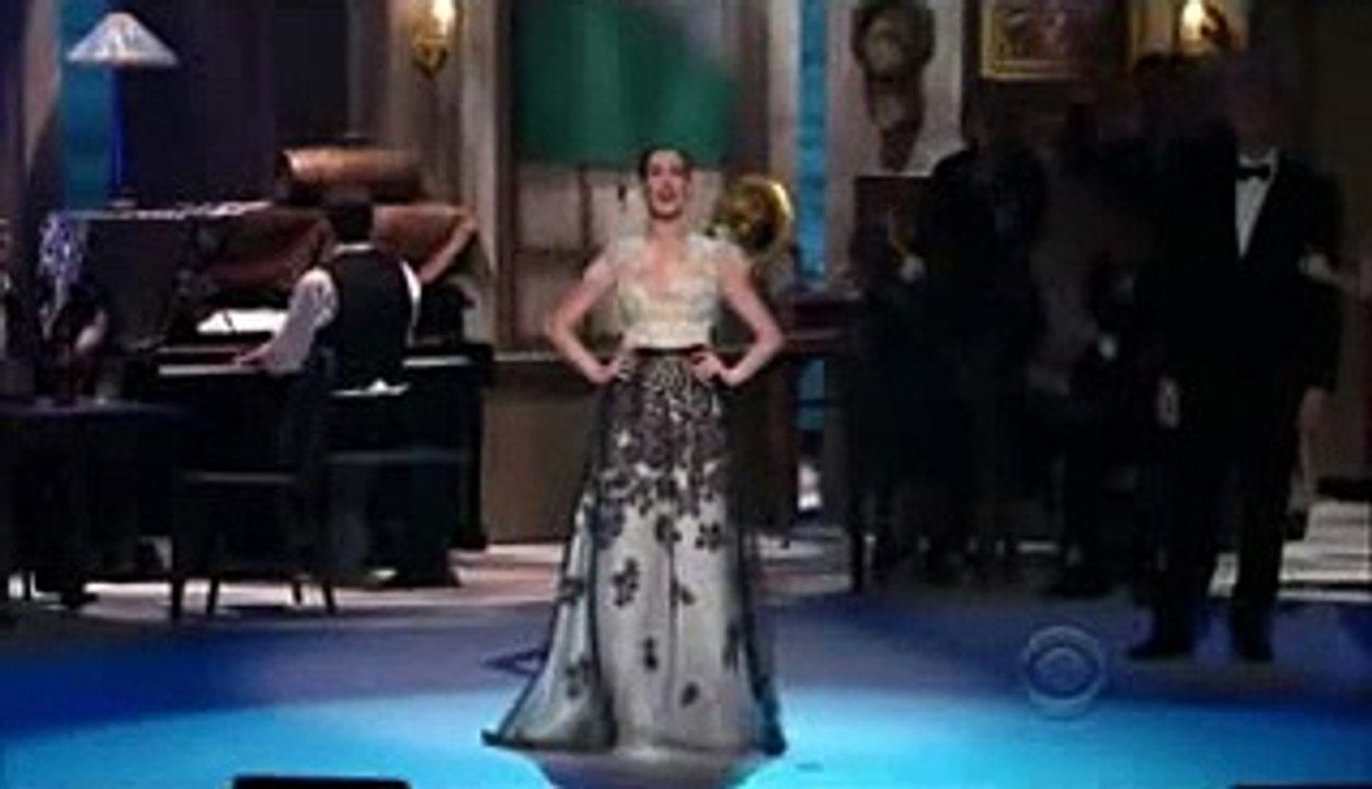 Anne Hathaway chante "She's Me Pal" à Meryl Streep