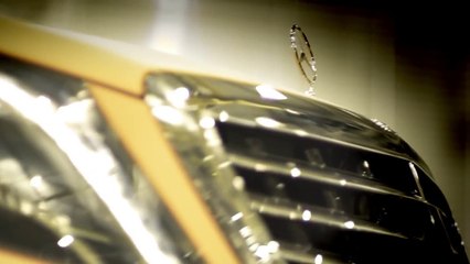 Que reste-t-il d'une Smart ForTwo après un choc frontal avec une Mercedes Classe S ?