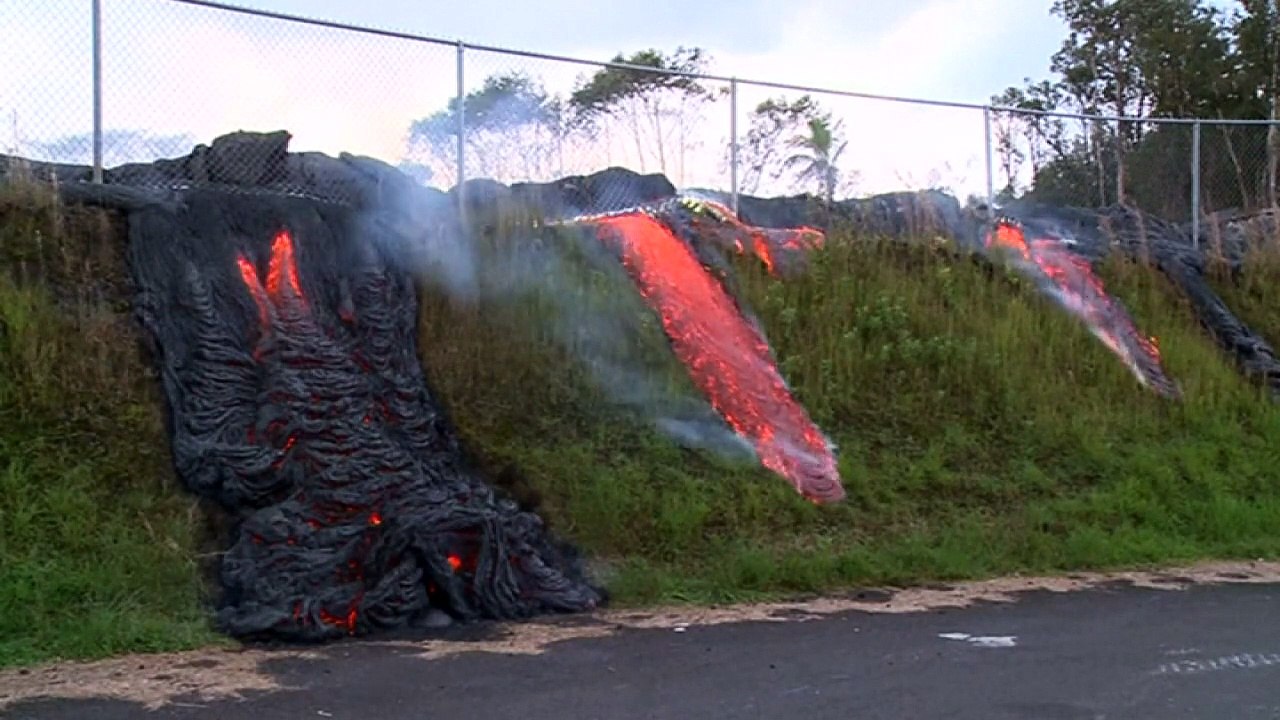Lava flow sweeps across Hawaii's Big Island