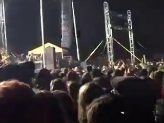 Meteor lights up sky during Modest Mouse concert