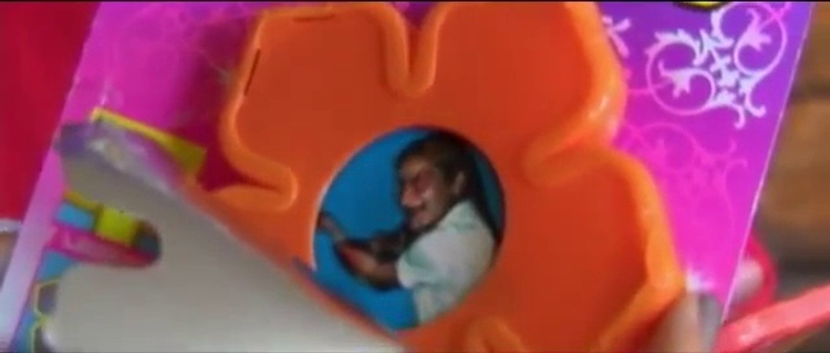 Photo choquante sur l'image cachée d'un jouet