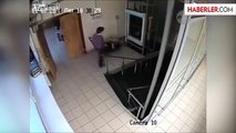 Kafası Asansöre Sıkışan Rus Kadın Son Anda Kurtarıldı