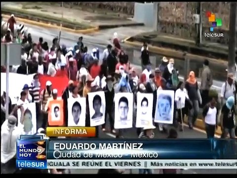 Maestros de CETEG marchan en Guerrero por Ayotzinapa y son repremidos