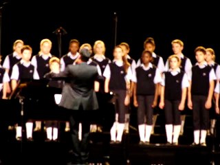 Les petits chanteurs de Saint marc chantent à Bourg-en-Bresse